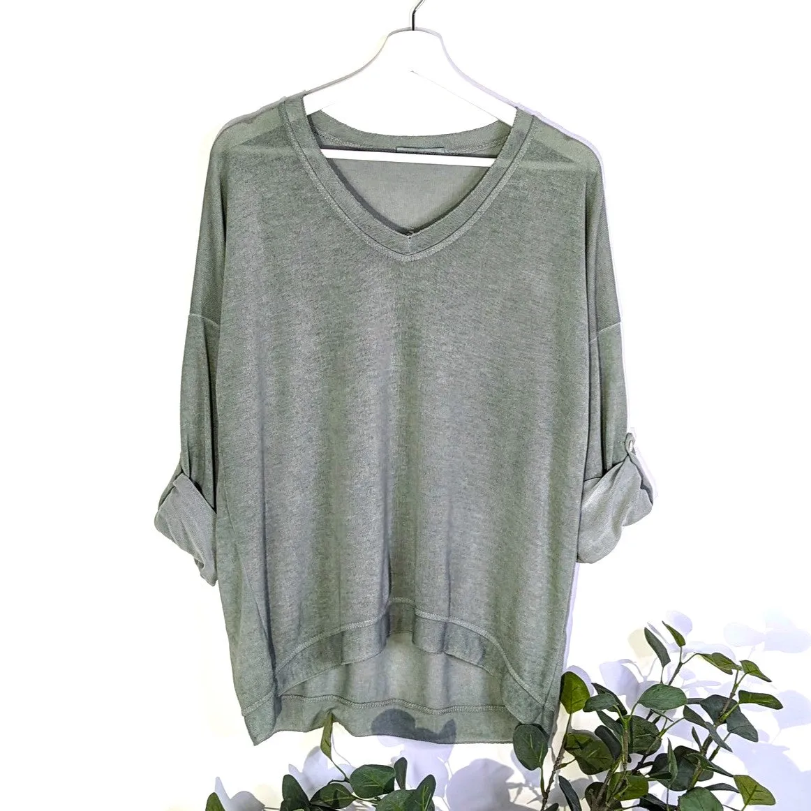 Cotton viscose mix light fine knit V-neck hi-lo top (M)