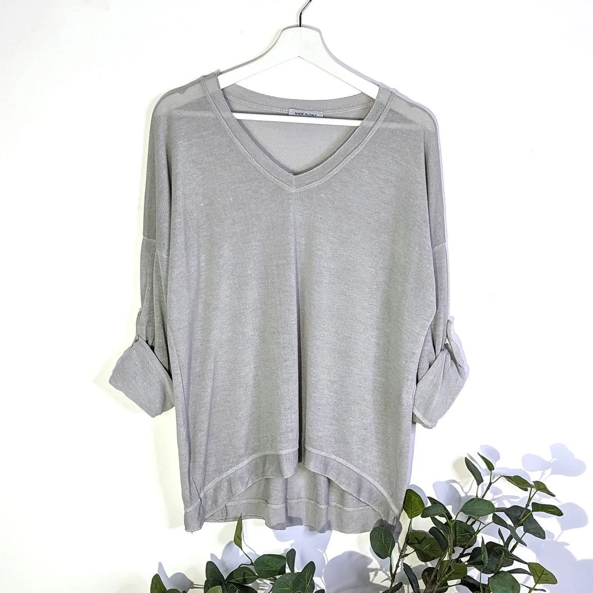 Cotton viscose mix light fine knit V-neck hi-lo top (M)