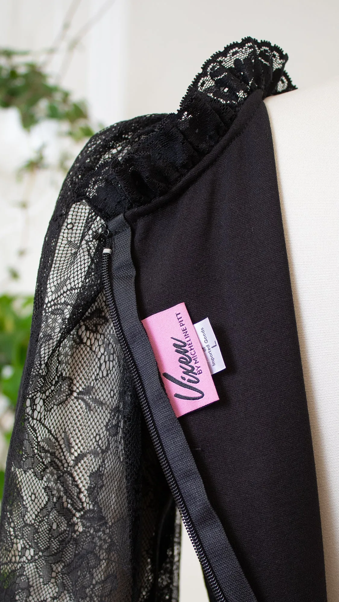 Modern VIXEN by MICHELINE PITT Black Lace Wiggle Dress | medium/large