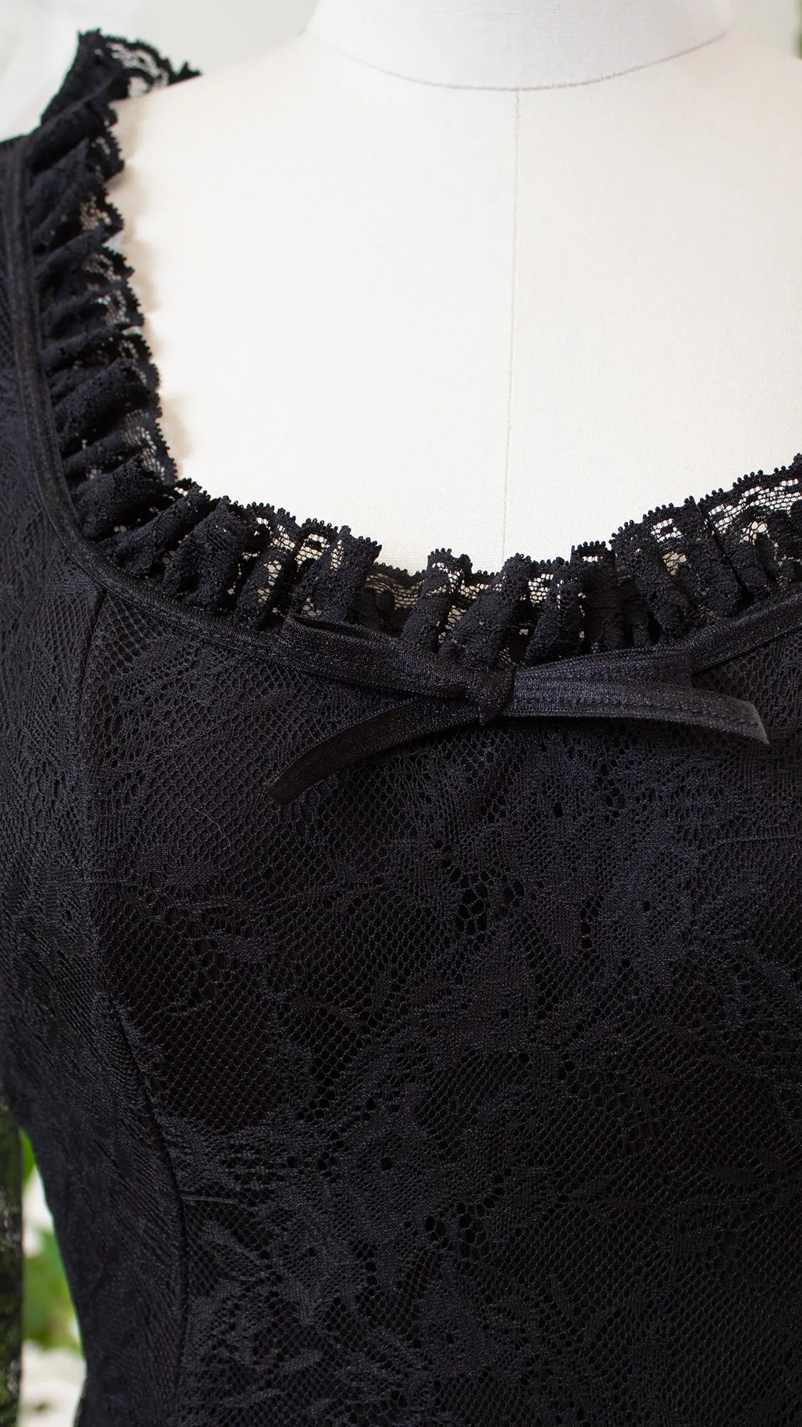 Modern VIXEN by MICHELINE PITT Black Lace Wiggle Dress | medium/large