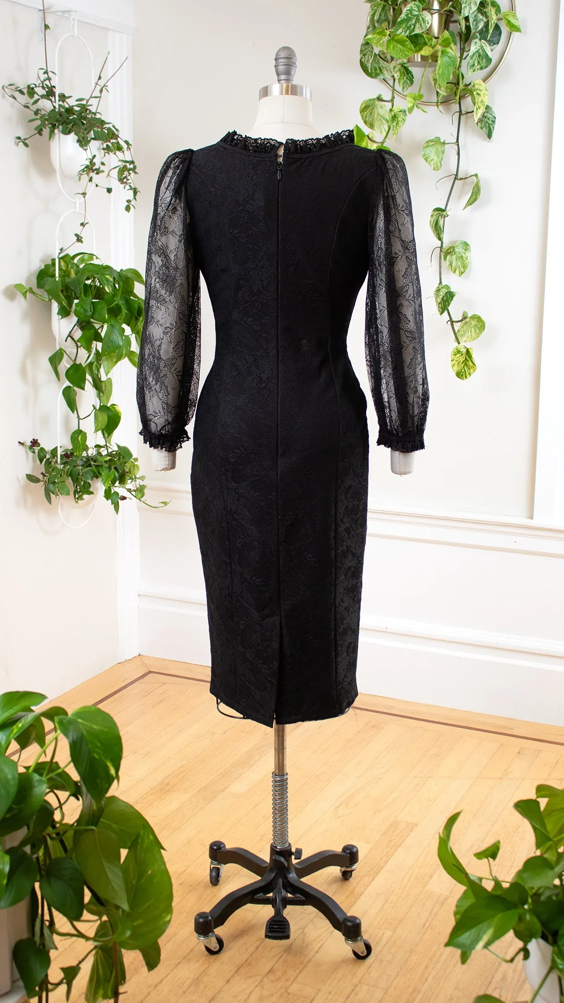 Modern VIXEN by MICHELINE PITT Black Lace Wiggle Dress | medium/large