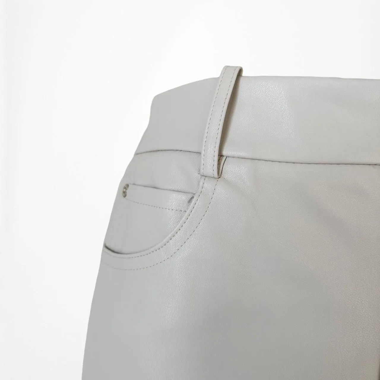 Zara Beige Off White Faux Leather High Waisted Mom Fit Tapered Pants Size S/M